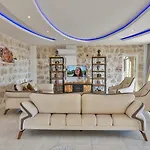 İslamlar 4 Bedroom Secluded With Private Pool Hot Tub Vila
