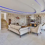 İslamlar 4 Bedroom Secluded With Private Pool Hot Tub Vila