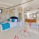 İslamlar 4 Bedroom Secluded With Private Pool Hot Tub Kalkan