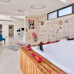 İslamlar 4 Bedroom Secluded With Private Pool Hot Tub *