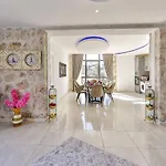 İslamlar 4 Bedroom Secluded With Private Pool Hot Tub فيلة *