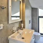 İslamlar 4 Bedroom Secluded With Private Pool Hot Tub فيلة *