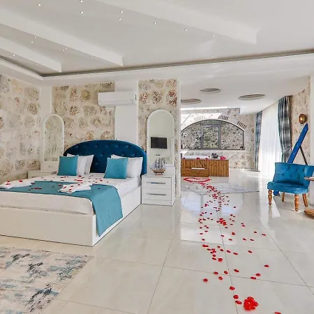 İslamlar 4 Bedroom Secluded With Private Pool Hot Tub Villa